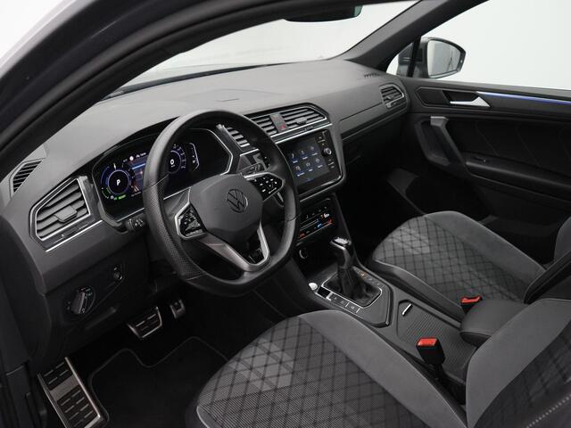Volkswagen TIGUAN 1.4 TSI eHybrid 245 pk DSG R-Line Business+ | Panoramadak | Trekhaak | Adaptief onderstel | Head-up display | IQ Light | Stuur-/stoelverwarming