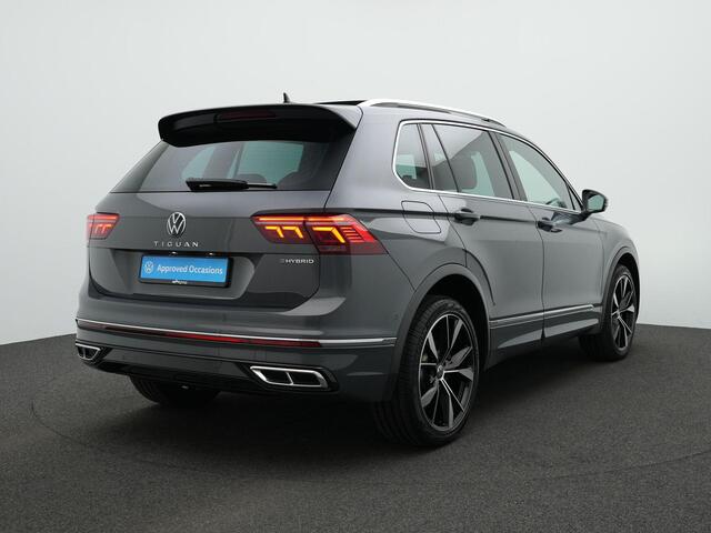 Volkswagen TIGUAN 1.4 TSI eHybrid 245 pk DSG R-Line Business+ | Panoramadak | Trekhaak | Adaptief onderstel | Head-up display | IQ Light | Stuur-/stoelverwarming