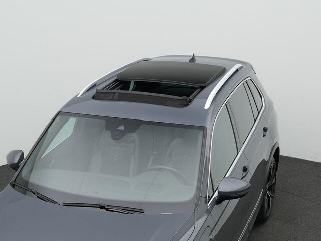 Volkswagen TIGUAN 1.4 TSI eHybrid 245 pk DSG R-Line Business+ | Panoramadak | Trekhaak | Adaptief onderstel | Head-up display | IQ Light | Stuur-/stoelverwarming