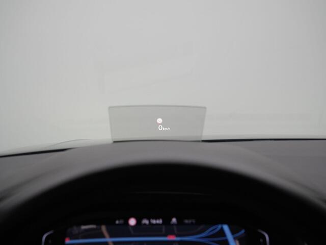 Volkswagen TIGUAN 1.4 TSI eHybrid 245 pk DSG R-Line Business+ | Panoramadak | Trekhaak | Adaptief onderstel | Head-up display | IQ Light | Stuur-/stoelverwarming