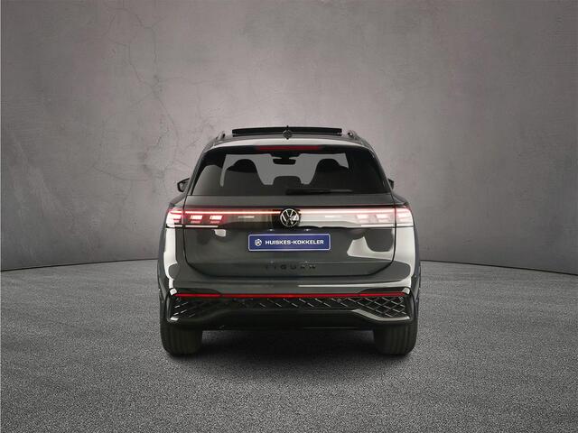 Volkswagen TIGUAN R-Line Edition 1.5 TSI eHybrid 272pk DSG Automaat Black Style, Trekhaak, Panoramadak, Adaptive cruise control, Achteruitrijcamera, Elektrische achterklep