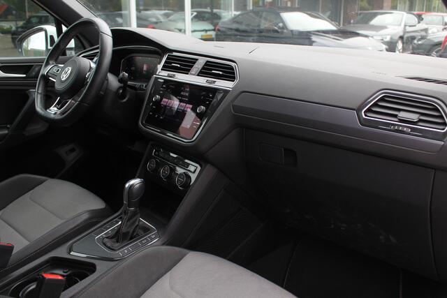 Volkswagen TIGUAN 1.5 TSI ACT Highline Business 3x R-Line / CarPlay / Keyless / Dodehoek / 19'' / Navigatie / Stoelverwarming / DAB / ACC