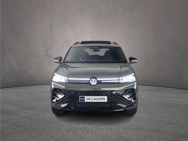 Volkswagen TIGUAN 1.5 eHybrid R-Line Edition 272pk DSG Automaat, Panoramadak, Trekhaak, Stoelverwarming, Black style, Adaptive cruise control, Elektrische achterklep, Led matrix