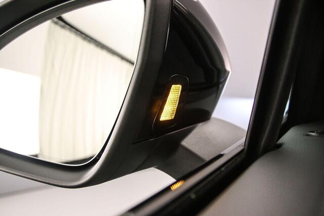 Volkswagen TIGUAN 1.5 eHybrid R-Line Edition 272pk DSG Automaat, Panoramadak, Trekhaak, Stoelverwarming, Black style, Adaptive cruise control, Elektrische achterklep, Led matrix