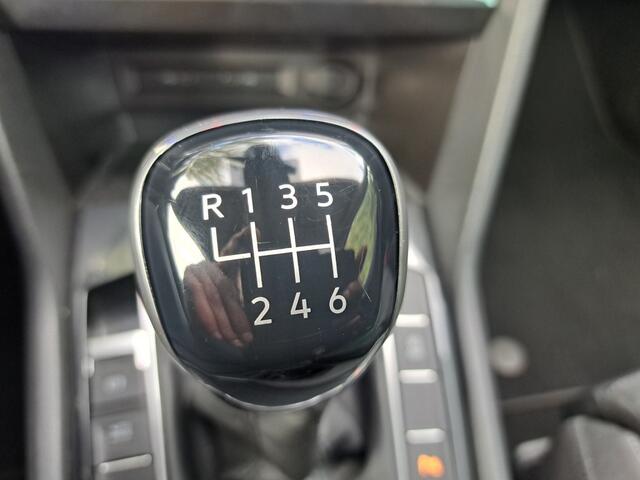 Volkswagen TIGUAN 1.5 TSI 130 Pk Highline Bs Alcantara Ecc Nav. Apple Carplay 6 Bak