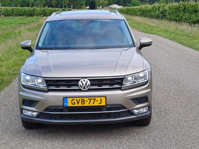 Volkswagen TIGUAN 1.4 TSI 4Motion Highline /Nieuwstaat !/Pano/Camera/Led/Navi/18 " /Ada Cruise/