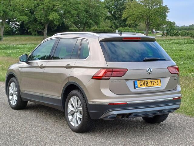 Volkswagen TIGUAN 1.4 TSI 4Motion Highline /Nieuwstaat !/Pano/Camera/Led/Navi/18 " /Ada Cruise/