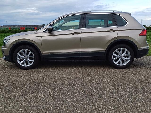 Volkswagen TIGUAN 1.4 TSI 4Motion Highline /Nieuwstaat !/Pano/Camera/Led/Navi/18 " /Ada Cruise/