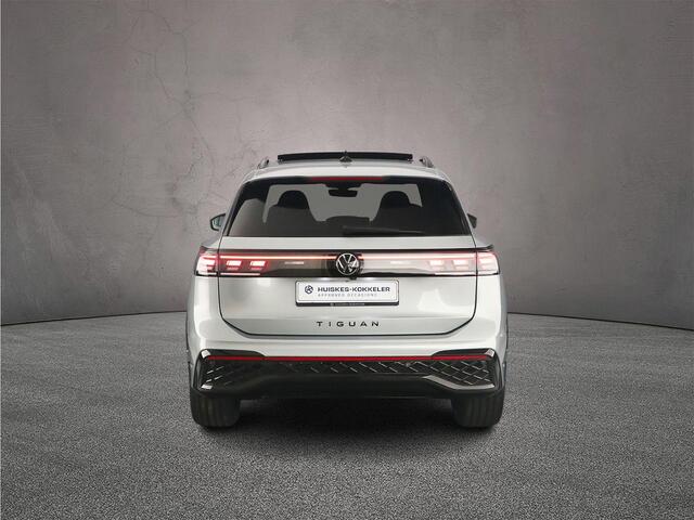 Volkswagen TIGUAN R-Line Edition 1.5 eTSI 150pk DSG Automaat Trekhaak, Panoramadak, Black Style, 360 camera, Elektrische achterklep, Adaptive cruise control