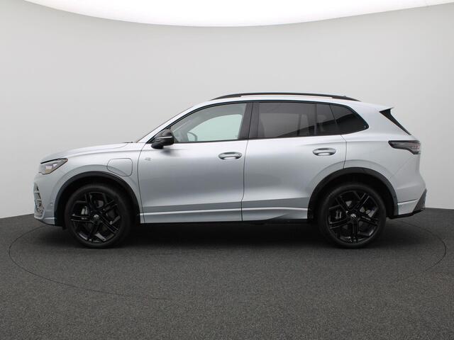 Volkswagen TIGUAN 1.5 eHybrid R-Line Edition 272PK DSG Black Style, Trekhaak, Navi via Apple Carplay/Android Auto, Keyless, Side Assist, Elektr. Achterklep, 19" LM Velgen