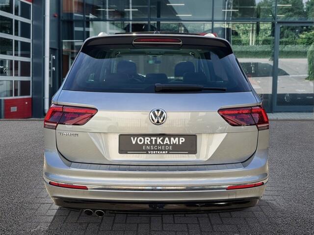 Volkswagen TIGUAN 2.0 TDI DSG R-LINE PANO-DAK/CAMERA/TREKHAAK/NAVI/CARPLAY/ACC/E-KLEP