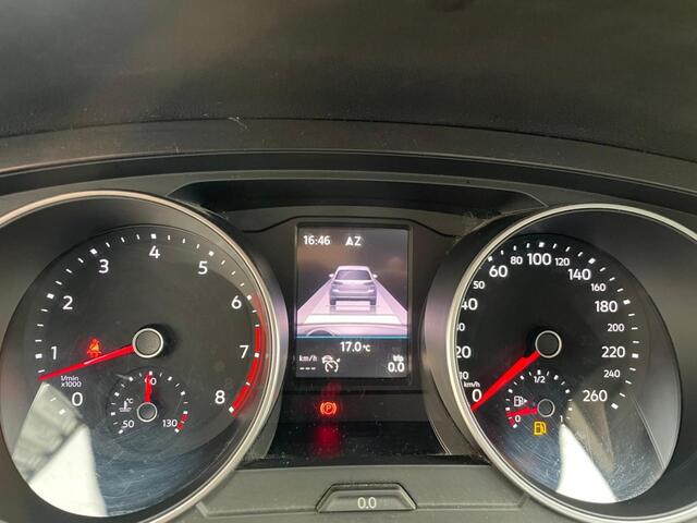 Volkswagen TIGUAN 1.4 TSI R-LINE, Trekhaak, Carplay, ACC/Laneassist, Verschuifbare achterbank