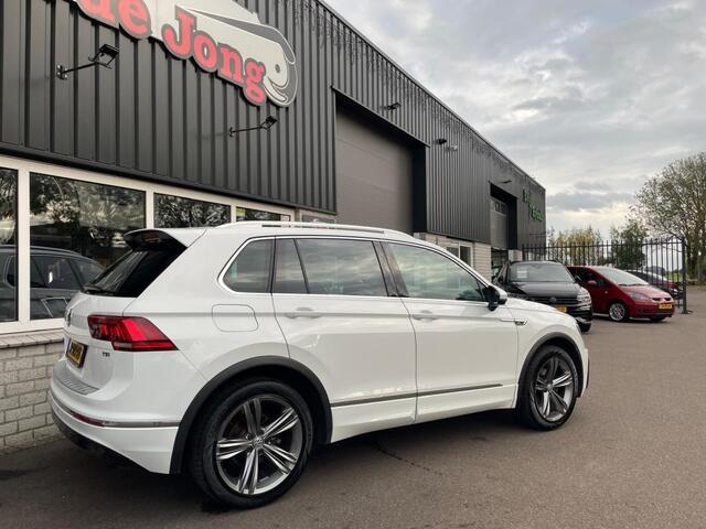 Volkswagen TIGUAN 1.4 TSI R-LINE, Trekhaak, Carplay, ACC/Laneassist, Verschuifbare achterbank