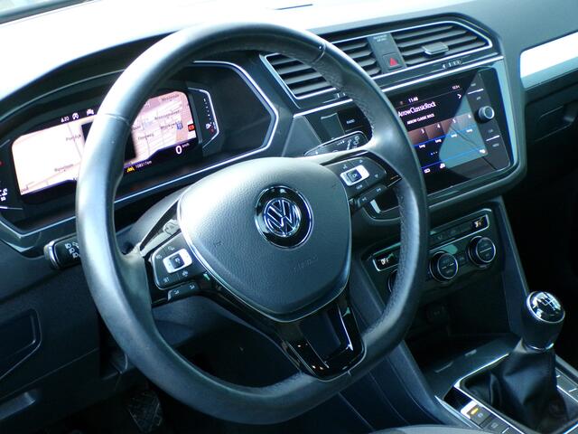 Volkswagen TIGUAN 1.5 TSI Comfortline Bus. R-Line, Full LED / Virtual Cockpit / Carplay + Android Auto / Adaptive cruise / 19' LMV