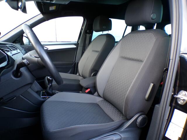 Volkswagen TIGUAN 1.5 TSI Comfortline Bus. R-Line, Full LED / Virtual Cockpit / Carplay + Android Auto / Adaptive cruise / 19' LMV