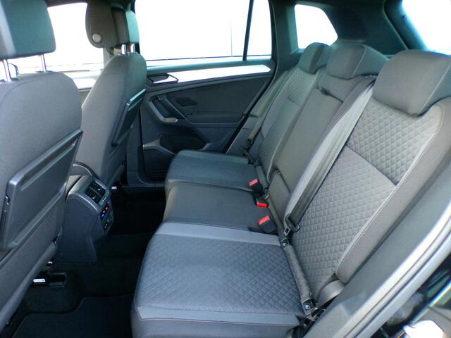 Volkswagen TIGUAN 1.5 TSI Comfortline Bus. R-Line, Full LED / Virtual Cockpit / Carplay + Android Auto / Adaptive cruise / 19' LMV