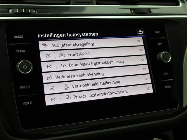 Volkswagen TIGUAN 1.4 TSI eHybrid 245pk DSG Life · Camera · Stoel -& Stuurverwarming · Navigatie · Draadloze Telefoonoplader · 17"Velgen · Spraakbediening · DAB · ACC ·