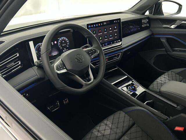 Volkswagen TIGUAN 1.5 272pk eHybrid R-Line Edition Black Style Trekhaak Camera Panoramadak Stoelverwarming Massage Navigatie