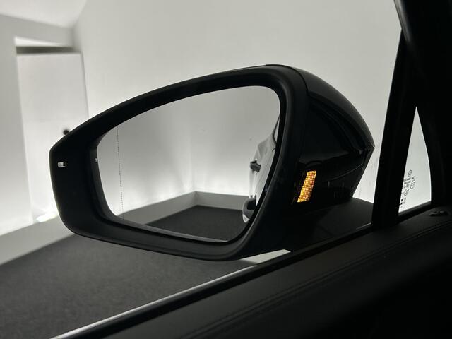 Volkswagen TIGUAN 1.5 272pk eHybrid R-Line Edition Black Style Trekhaak Camera Panoramadak Stoelverwarming Massage Navigatie