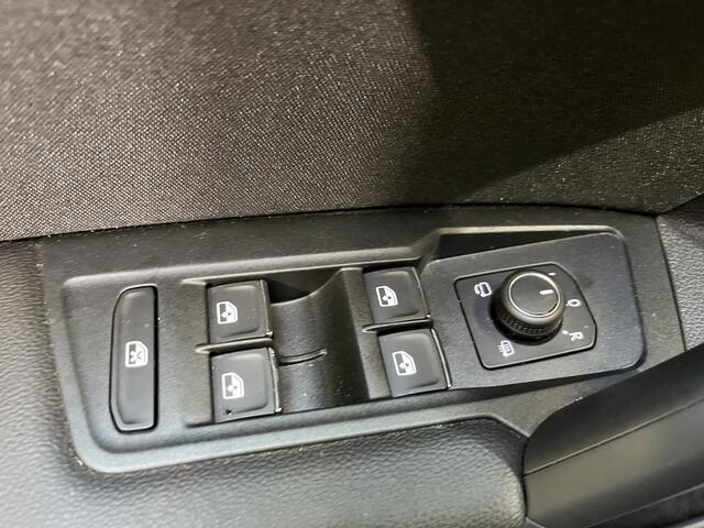 Volkswagen TIGUAN 1.4 TSI eHybrid Elegance / AUTOMAAT/ 245PK/ ALCANTARA/ MATRIX/ ADAPT. CRUISE/ APP-CONNECT/ NAVI/ PARK. SENSOREN + CAMERA/ STOEL-STUUR VERWARM./ 3-ZONE CLIMA