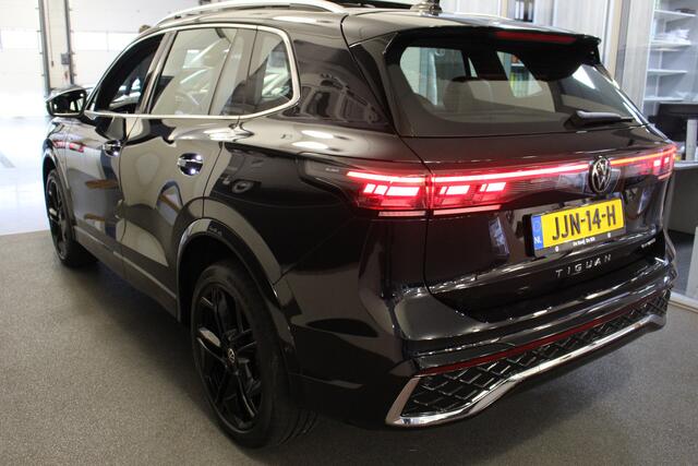 Volkswagen TIGUAN 1.5 eHybrid 204PK R-Line Panoramadak | IQ-Light | Camera | Side Assist | Ergo Stoelen | Head Up Display