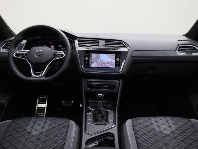 Volkswagen TIGUAN 1.5TSI/150PK R-Line Blackstyle DSG · Panoramadak · Apple/Android · Camera + Parkeersensoren