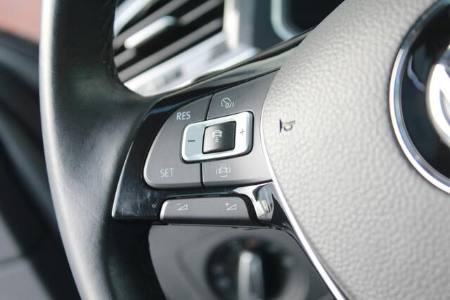 Volkswagen TIGUAN 1.5 TSI ACT Highline Business R | Pano | Trekhaak | Automaat |