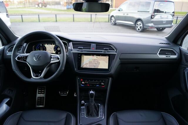 Volkswagen TIGUAN 1.4 e-Hybrid R-Line Black style 245pk/ Panodak /DCC/Leer/Navi Pro /Head-up/360gr Camera/Trekhaak wegklb./ AppConn/ACC