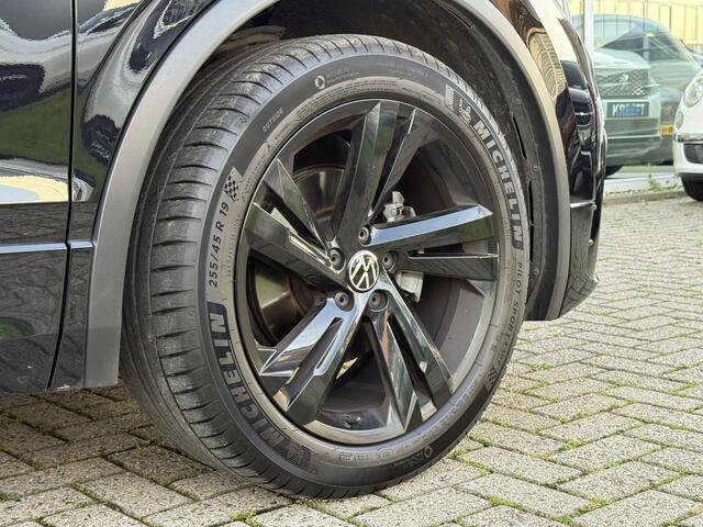 Volkswagen TIGUAN 1.5 TSI R-Line Elektr. Trekhaak, App Carplay