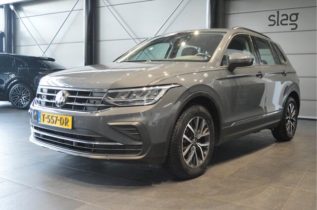 Volkswagen TIGUAN 2.0 TDI Life navi clima camera trekhaak 17 inch 150 pk !!