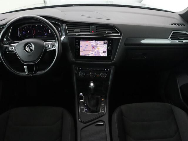 Volkswagen TIGUAN Allspace 1.5 TSI R Line 7-persoons | Carplay | Adaptive cruise | 19'' | Navigatie | Camera | Virtual Cockpit | Full LED | Keyless | Park Assist | DAB | Climate control