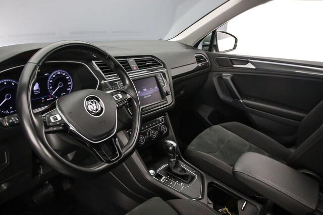 Volkswagen TIGUAN R-Line 1.4 TSI 150pk DSG Automaat Trekhaak, Panoramadak, Elektrische achterklep, Adaptive cruise control, Navigatie, Parkeersensoren