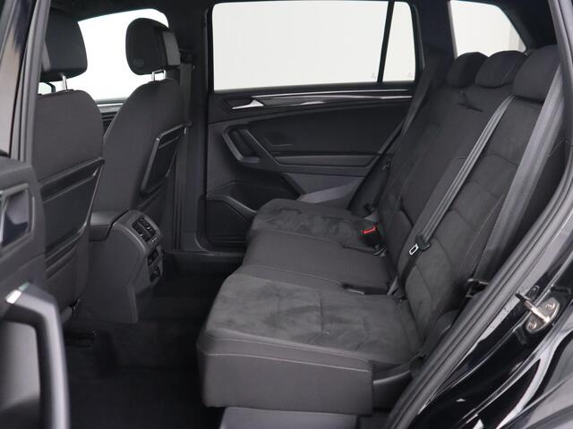 Volkswagen TIGUAN Allspace 1.5 TSI R Line | Trekhaak | Camera | Full LED | Adaptive cruise | Virtual Cockpit | Park Assist | Carplay | Navigatie | Keyless | Climate control | 19'' lichtmetalen velgen