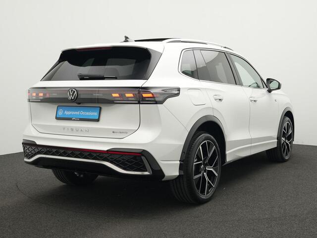Volkswagen TIGUAN 1.5 eHybrid 272 pk DSG R-Line Edition | Panoramadak | Trekhaak | Adaptief onderstel | Achteruitrijcamera | Massage