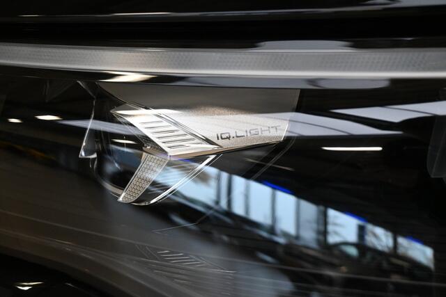 Volkswagen TIGUAN 1.5 eHybrid 204pk R-Line Edition | DCC | IQ. Light | Trekhaak | Harman Kardon | 100% (Dealer) onderhouden label