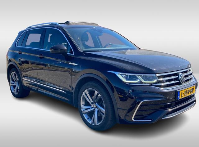 Volkswagen TIGUAN 1.5 TSI R-Line / NL Auto! / Trekhaak / Panoramadak / Camera / Keyless / 19'' / CarPlay / Navigatie / DAB / ACC