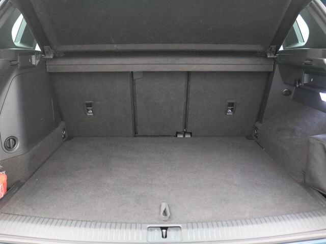 Volkswagen TIGUAN 1.4 TSI eHybrid R-Line Business+ 245PK DSG Pano-Schuifdak, 91% SOH, Elektr. Achterklep, Keyless, Achteruitrijcamera, Stoel-Stuurverwarming, Side Assist, 19" LM Velgen