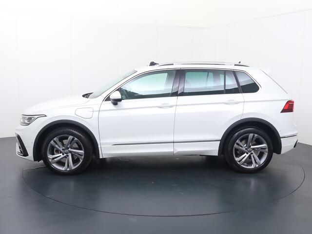Volkswagen TIGUAN 1.4 TSI eHybrid R-Line Business | 245 PK | SoH 100% | Automaat | Multifunctioneel stuurwiel | Panoramadak | Trekhaak |