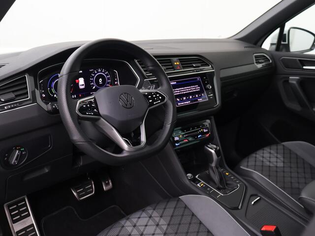 Volkswagen TIGUAN 1.4 TSI eHybrid R-Line Business | 245 PK | SoH 100% | Automaat | Multifunctioneel stuurwiel | Panoramadak | Trekhaak |