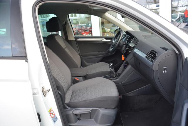 Volkswagen TIGUAN 1.5 TSI Life | Adaptive | CarPlay | Trekhaak | PDC V+A | Clima | Orig. NL |