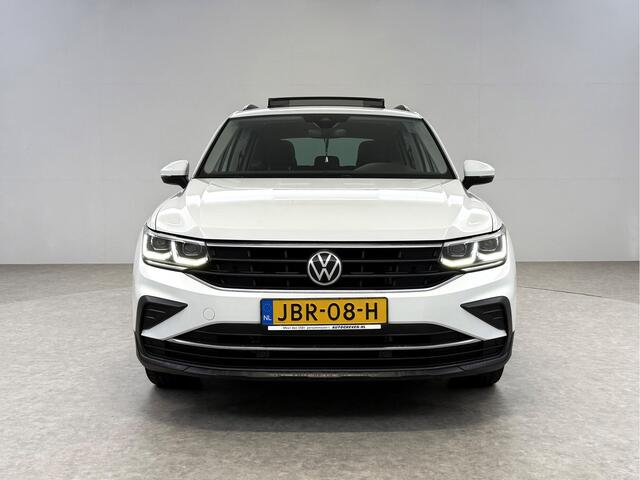 Volkswagen TIGUAN 1.4 TSI eHybrid 225PK R-Line | SOH 93% | Pano | IQ Light | Virtual | Camera | Stuur/Stoelverw. | Adap. Cruise | Carplay | Trekh.