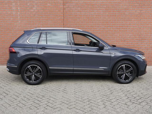 Volkswagen TIGUAN 1.5 TSI 150pk DSG Elegance Navigatie Apple Carplay / Android Auto Parkeersensoren Camera Adaptive Cruise Control Stuur-en stoelverwarming Matrix LED-koplampen Virtual Cockpit Getinte ramen Climate Control ErgoActive stoelen