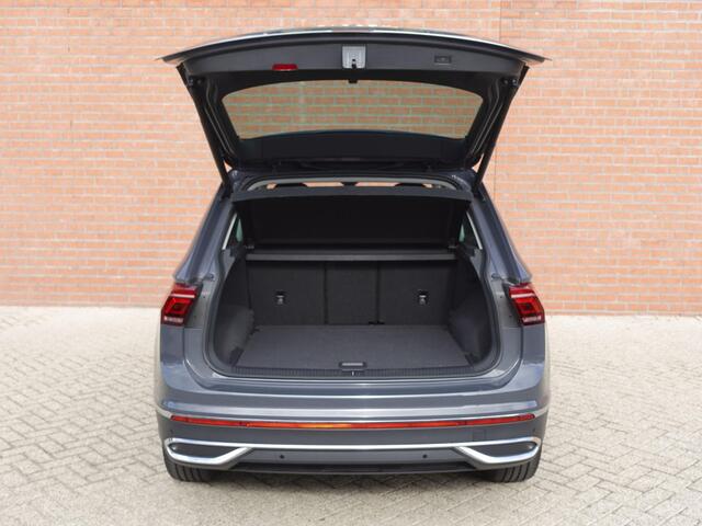 Volkswagen TIGUAN 1.5 TSI 150pk DSG Elegance Navigatie Apple Carplay / Android Auto Parkeersensoren Camera Adaptive Cruise Control Stuur-en stoelverwarming Matrix LED-koplampen Virtual Cockpit Getinte ramen Climate Control ErgoActive stoelen