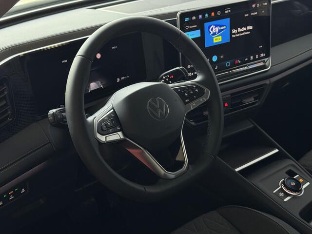 Volkswagen TIGUAN 1.5 eTSI 150PK DSG ? NIEUWE AUTO? TREKHAAK IQ.LED CARPLAY NAVI ELEK.KLEP STOEL/STUUR VERW LED 10/2025 BENZINE