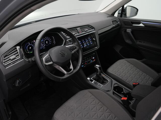 Volkswagen TIGUAN 1.4 TSI 245 pk eHybrid Life Business | LED koplampen | Achteruitrijcamera | Adaptive Cruise Control | Standkachel | Side Assist | 17 inch