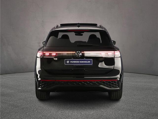 Volkswagen TIGUAN R-Line Edition 1.5 eTSI 150pk DSG Automaat Trekhaak, Panoramadak, Black Style, Adaptive cruise control, Elektrische achterklep, 360 camera, Achteruitrijcamera