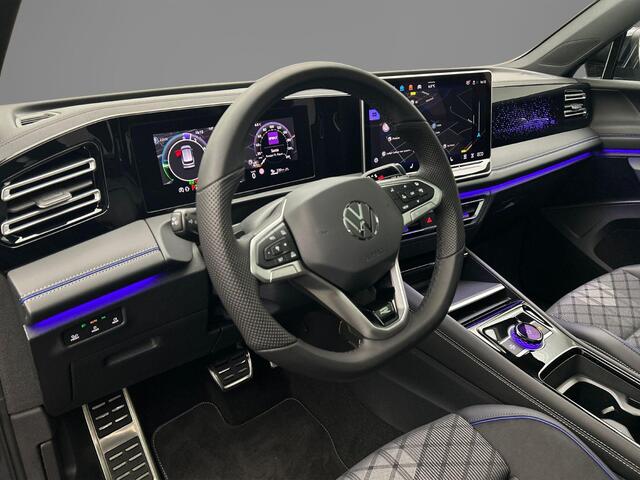 Volkswagen TIGUAN R-Line Edition 1.5 TSI eHybrid 204pk DSG Automaat Trekhaak, Black Style, Panoramadak, Adaptive cruise control, Navigatie, 360 camera, Achteruitrijcamera