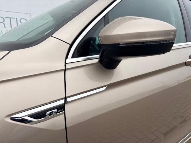 Volkswagen TIGUAN 2.0 TSI 4Motion Highline R-LINE ** VISUAL, LED, TREKHAAK, ACC, KEYLESS, ELECTR. A-KLEP, 19-inch LMV **