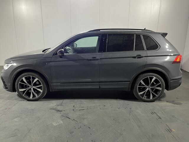 Volkswagen TIGUAN 1.4 TSI eHybrid R-Line / AUTOMAAT/ ELEKTR. TREKHAAK/ 2X R-LINE/ 245PK/ DIGITAL DASH/ MATRIX/ 20" LMV/ 360 CAMERA/ APP-CONNECT/ CLIMA/ STOEL-STUUR VERWARM.
