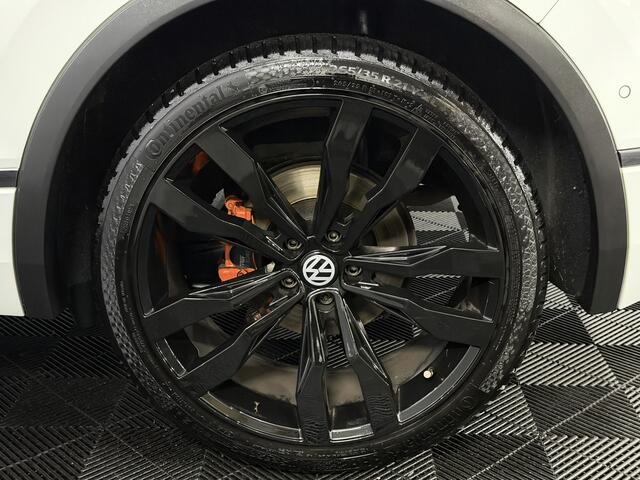 Volkswagen TIGUAN 1.5 TSI ACT R-line Camera, Navi, Keyless start, Winterpakket, Cruise control, A start stop, Massage stoelen, Sportief velgen